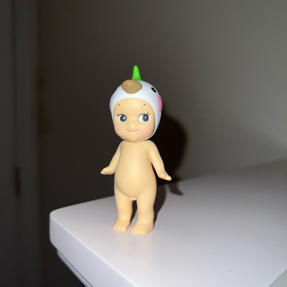 Sonny angel animal version series 3 parrot- brand new. Does not come with box